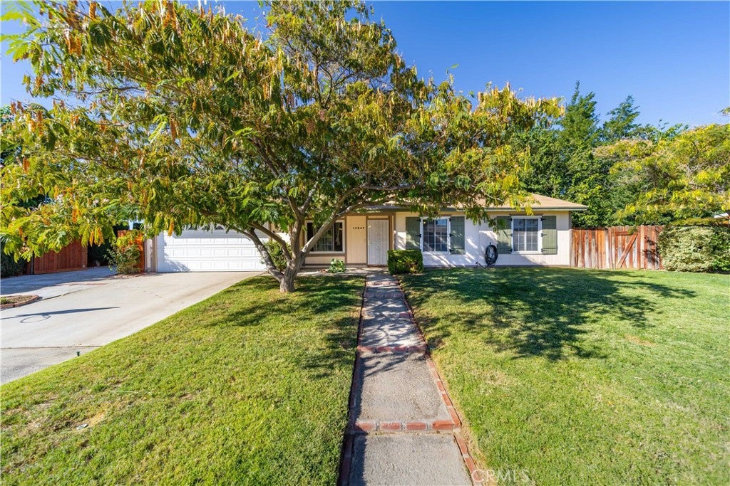 17247 Mossdale