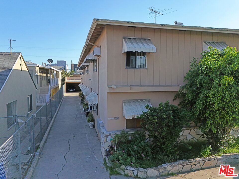 5836 Lexington Avenue