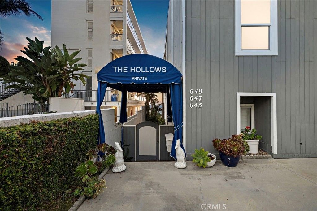 Photo of 647 Sleepy Hollow Ln, Laguna Beach, CA 92651 (MLS # NP26079290)