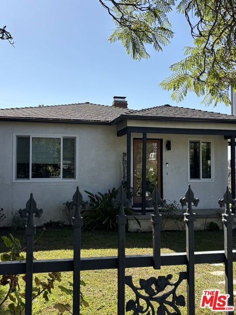 Photo of 1022 Amoroso Place, Venice, CA 90291 (MLS # 26914005)