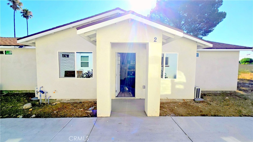 This beautifully newly constructed back house offers the perfect blend of modern comfort and convenience. Step inside to an open floor plan filled with natural light, creating a warm and inviting atmosphere throughout. The thoughtfully designed layout includes spacious living areas, generous walk-in closets, and ample storage space, making it both functional and stylish.
Centrally located, this home provides easy access to shopping, dining, transportation, and major freeways, putting everything you need just minutes away. The property owner covers water service, while occupants are responsible for all other utilities and renters' insurance.
Don’t miss your chance to call this beautiful home yours—schedule a private showing today before it’s gone!