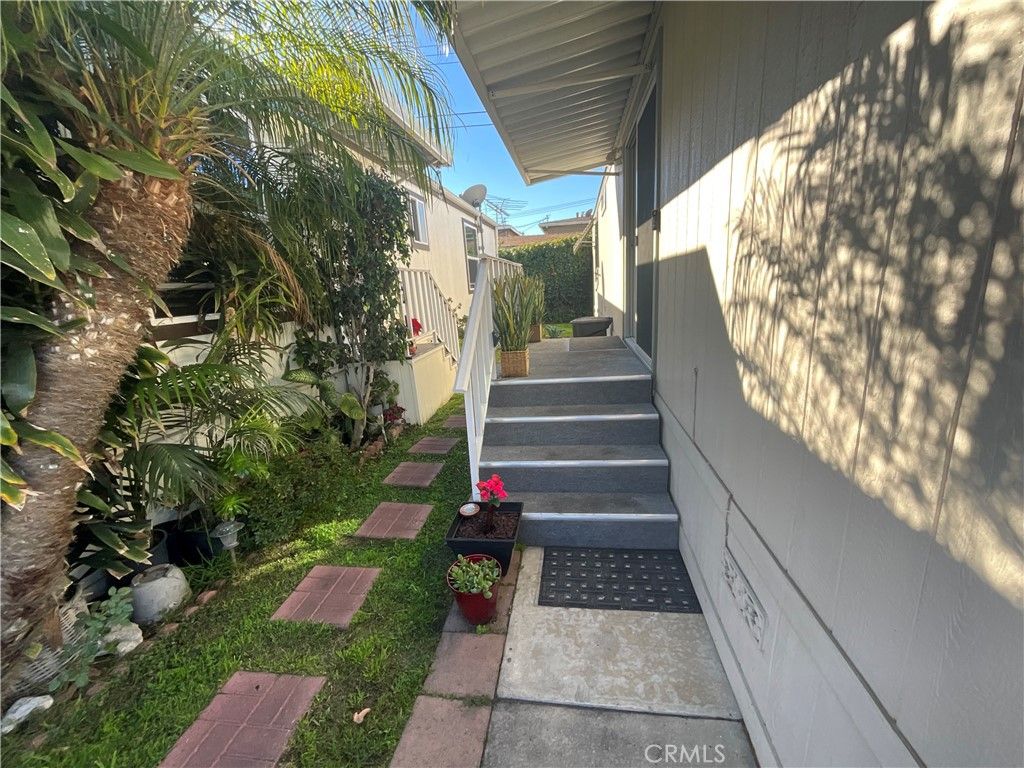 Photo of 2060 Newport Blvd Blvd, Costa Mesa, CA 92627 (MLS # OC25273558)