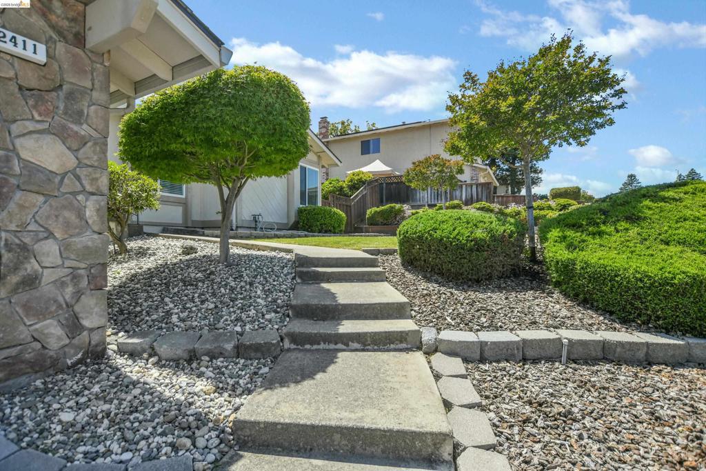 2411 Los Prados Way