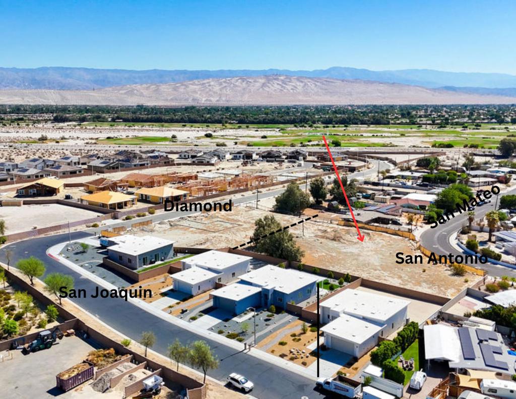 Vacant lot 1.1 AcresDevelopment potential with beautiful mountain views, perfect investment, land suitable for subdividing into 4 to 5 lots or if you are seeking a private retreat this is the perfect opportunity.