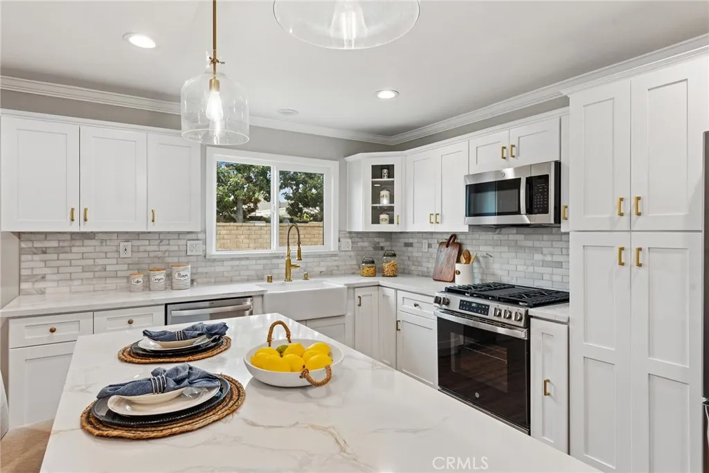 La Habra, California 90631, United States, 4 Bedrooms Bedrooms, ,2 BathroomsBathrooms,Residential,Pending,200002