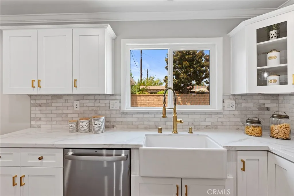 La Habra, California 90631, United States, 4 Bedrooms Bedrooms, ,2 BathroomsBathrooms,Residential,Pending,200002