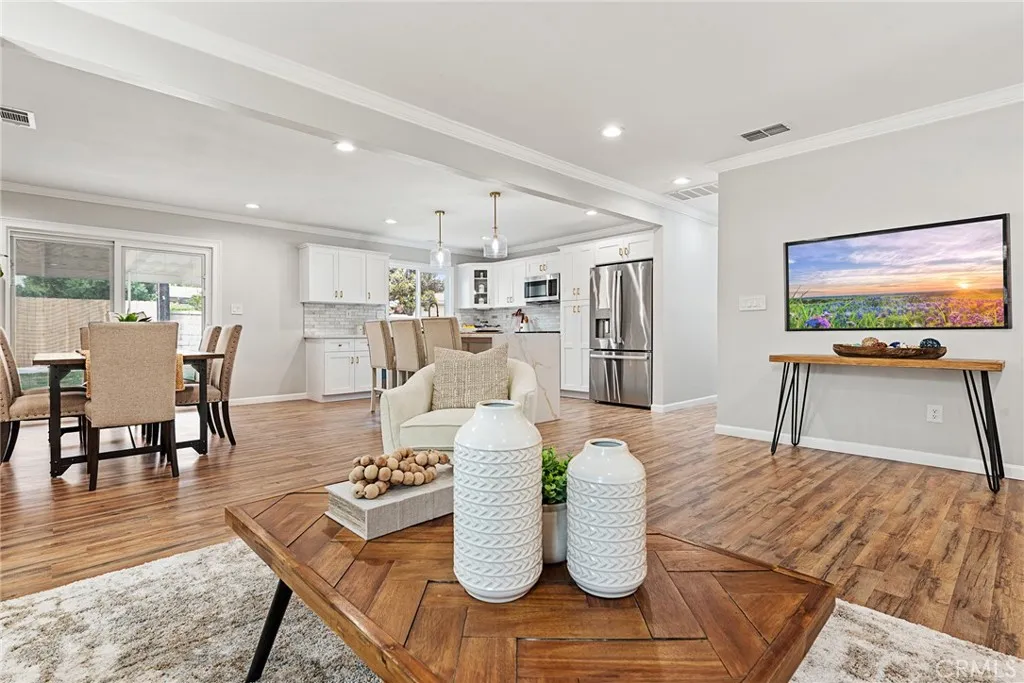 La Habra, California 90631, United States, 4 Bedrooms Bedrooms, ,2 BathroomsBathrooms,Residential,Pending,200002