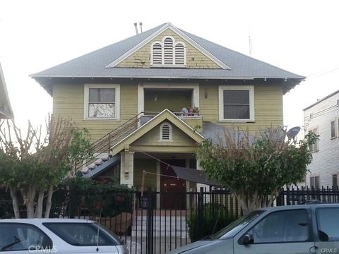 Photo of 1425 S Bonnie Brae Street, Los Angeles, CA 90006 (MLS # SR25246068)