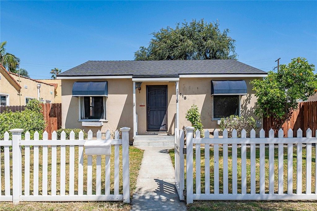 Photo of 1118 Roswell Ave, Long Beach, CA 90804 (MLS # PW26087143)