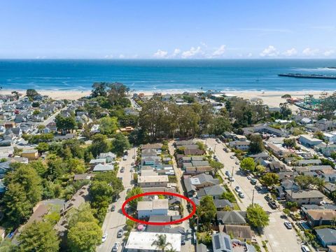 Photo of 125 Mountain View Avenue, Santa Cruz, CA 95062 (MLS # ML82049258)