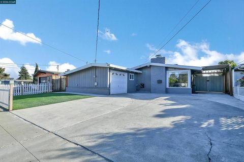 Photo of 26827 Peterman Ave Ave, Hayward, CA 94545 (MLS # 41134890)