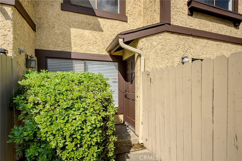 8601 Sunland Boulevard 5