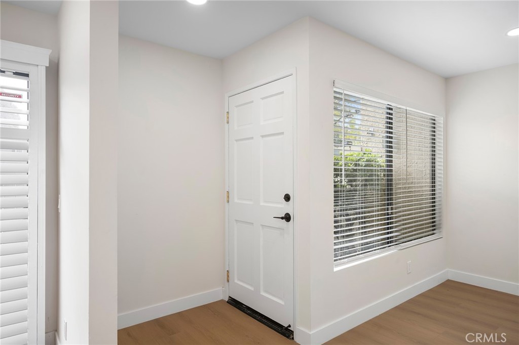 8601 Sunland Boulevard 5