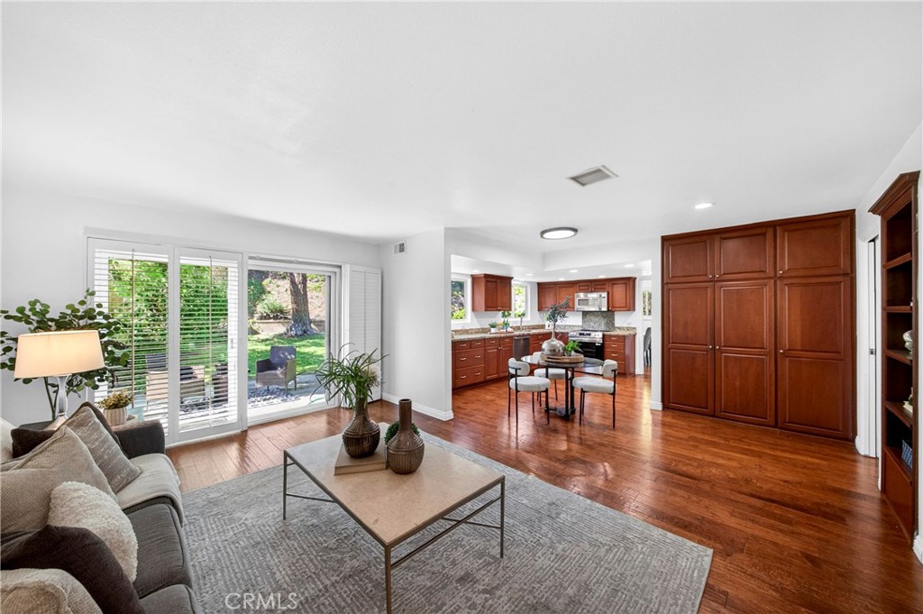2255 El Rancho