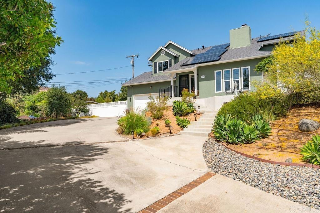 1580 Tutela Heights
