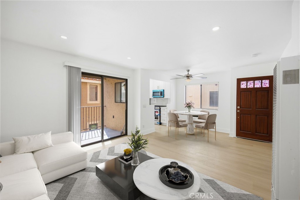 10174 Camino Ruiz