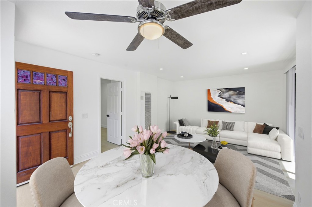 10174 Camino Ruiz