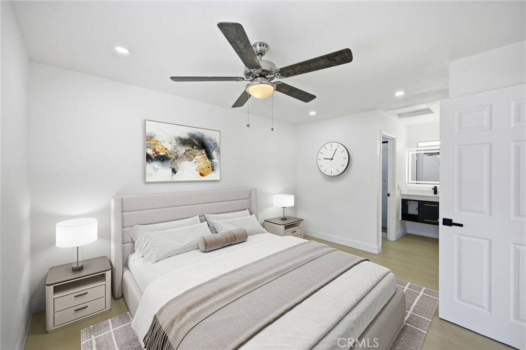 10174 Camino Ruiz