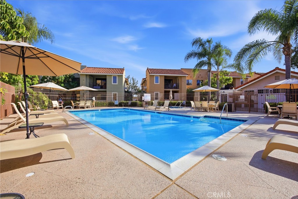 10174 Camino Ruiz