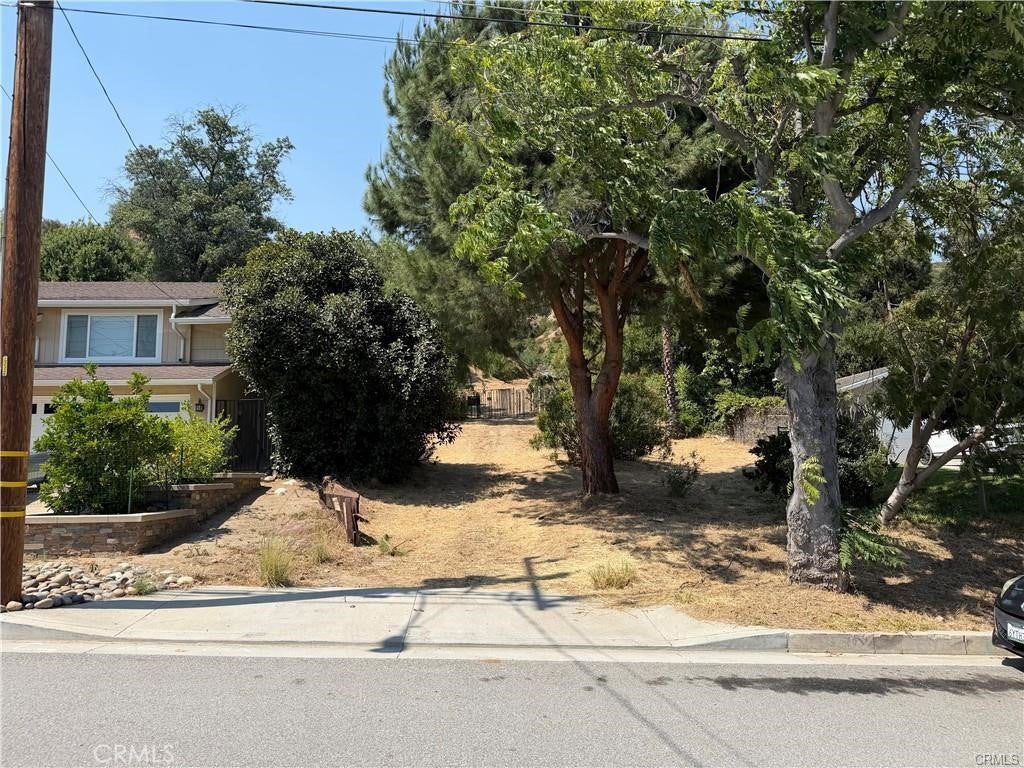 811 Crescent