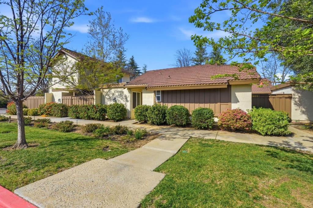 5893 Manorwood Court