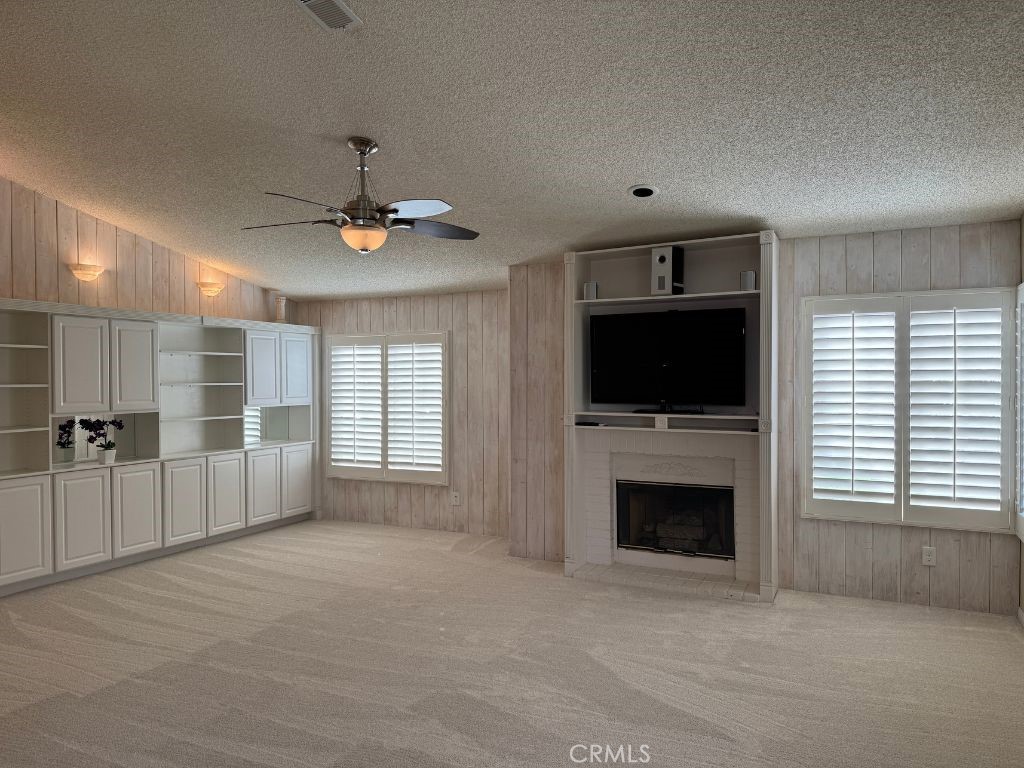 41123 Round Hill Court