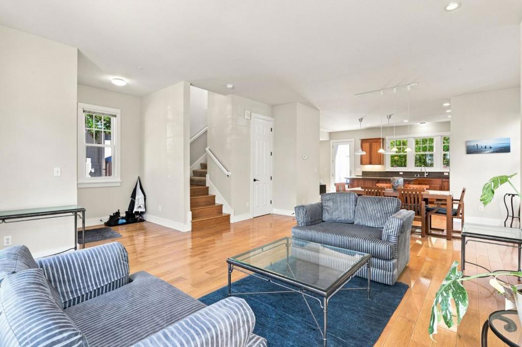 119 Tosca Terrace
