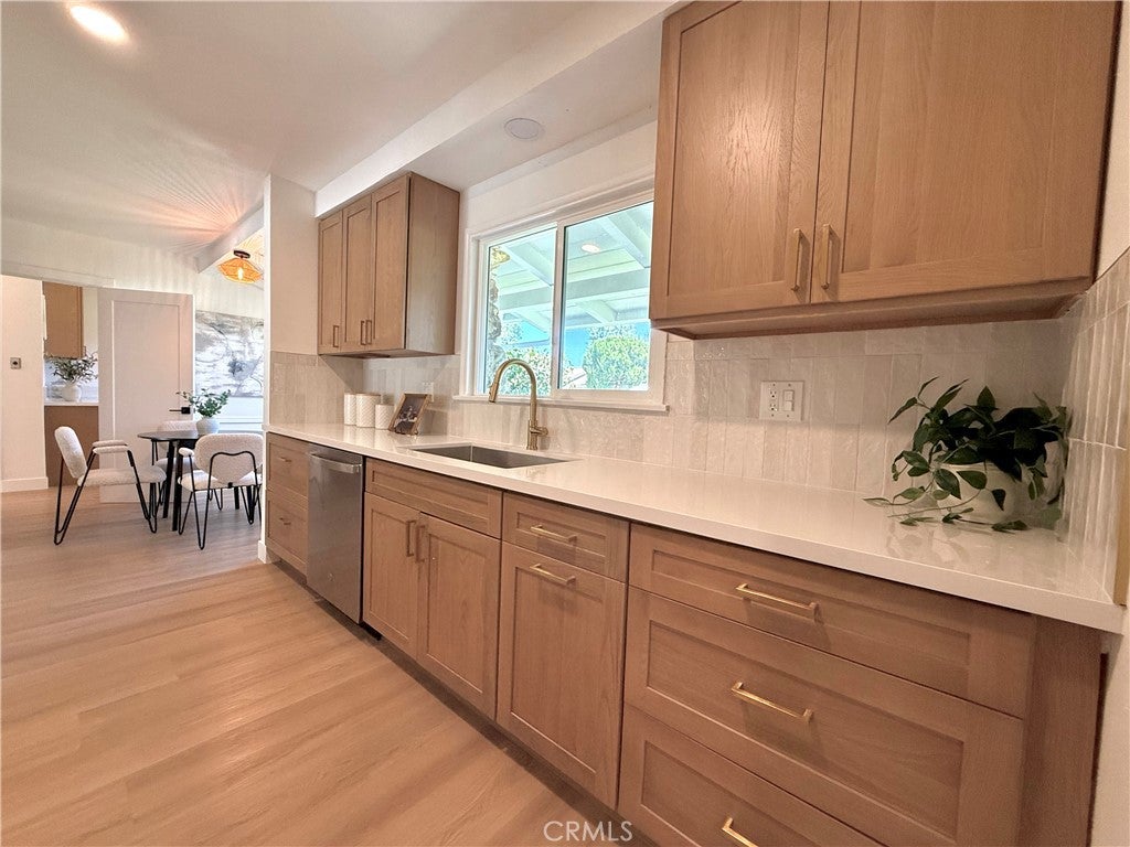 9537 Jellico Avenue, Northridge CA 91325