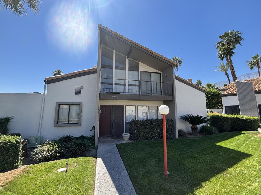 1722 E Camino Parocela