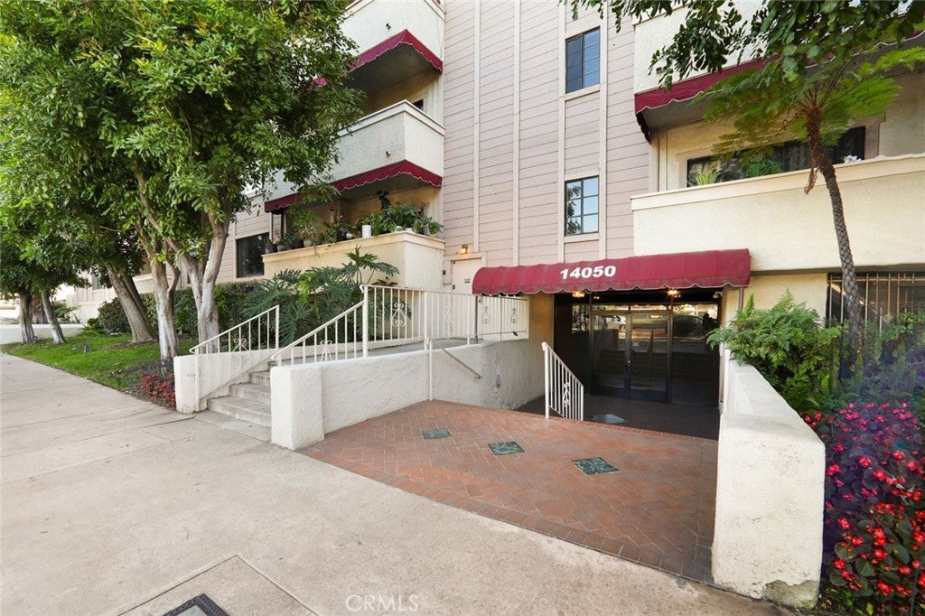 Photo of 14050 Magnolia Boulevard #213, Sherman Oaks, CA 91423 (MLS # SR26224495)