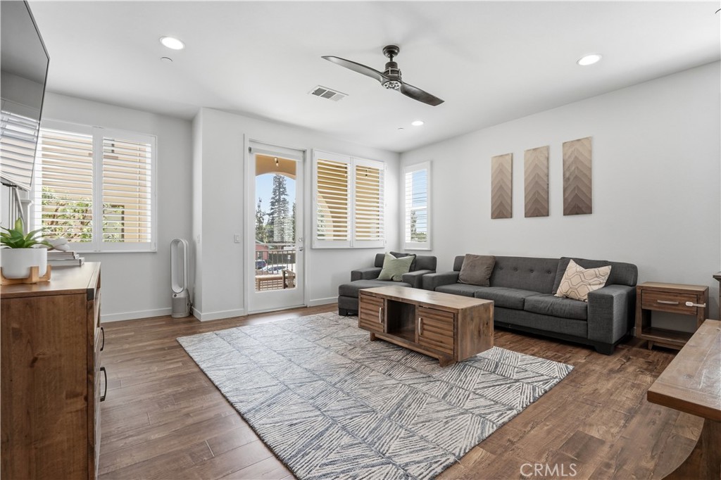 809 S Anaheim Boulevard 101