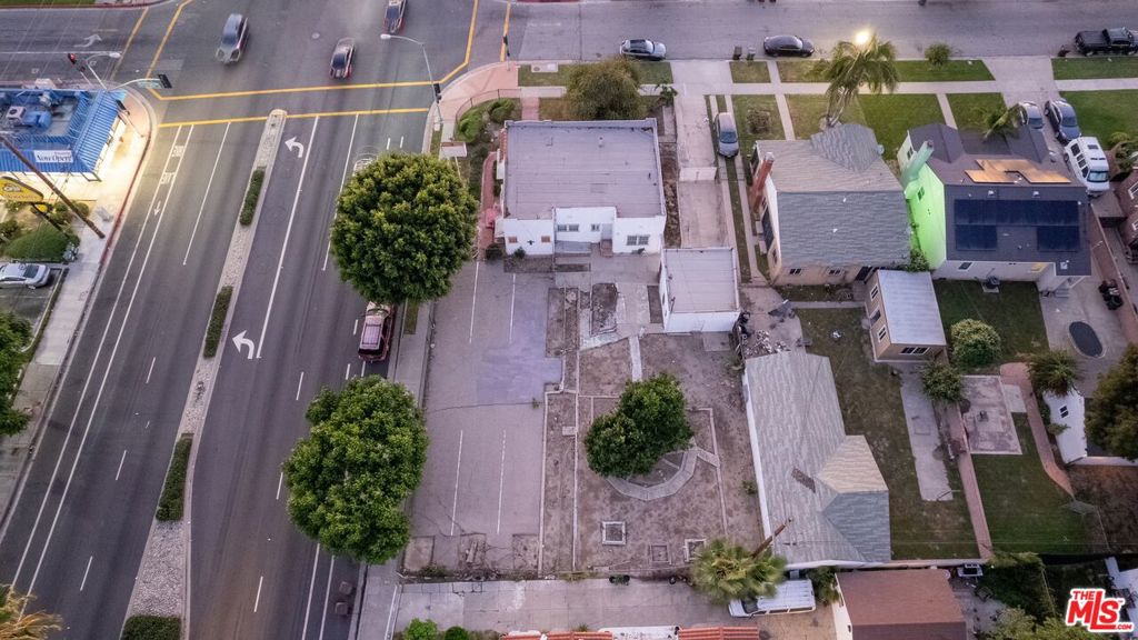 1301 E Alondra Boulevard