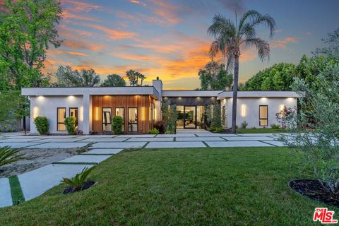 Photo of 5354 Vanalden Avenue, Tarzana, CA 91356 (MLS # 25532241)