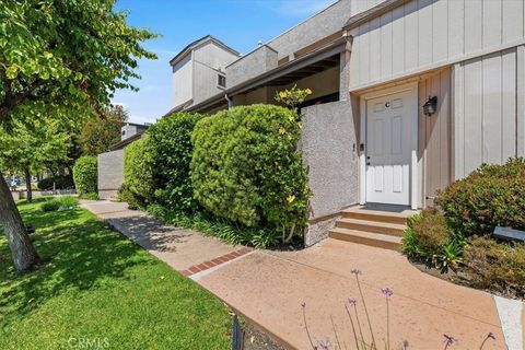 Photo of 15129 Magnolia Blvd #C, Sherman Oaks, CA 91403 (MLS # CV26093109)