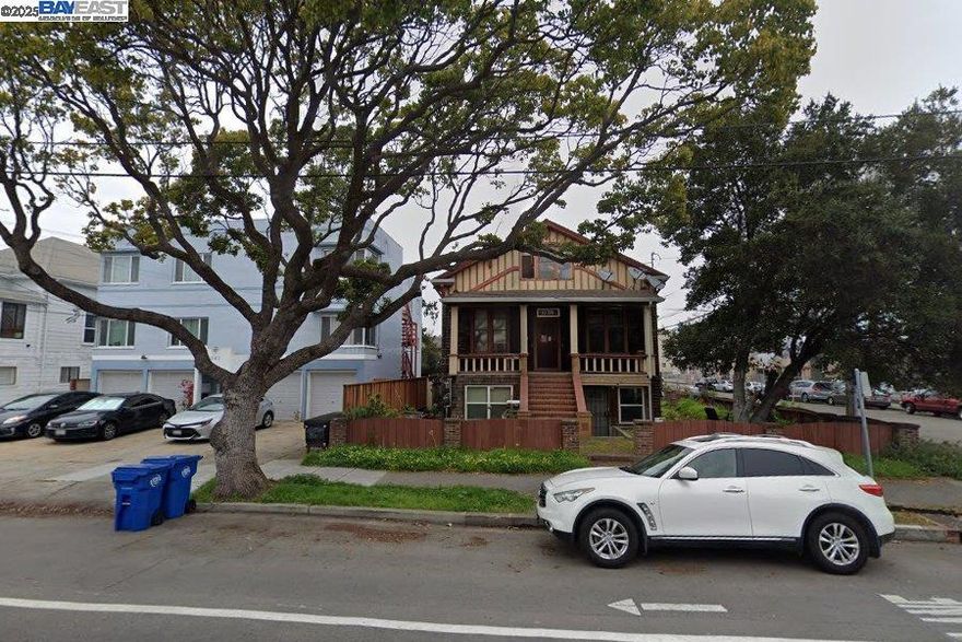 Corner lot quad fixer, turn of the mid Century quality features. Is Multiple unit a quad legal four units .