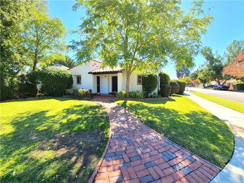 Photo of 902 College Avenue, Redlands, CA 92374 (MLS # IG25244432)