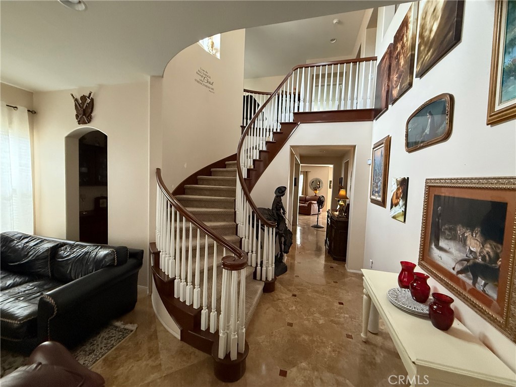 2712 Ashwood