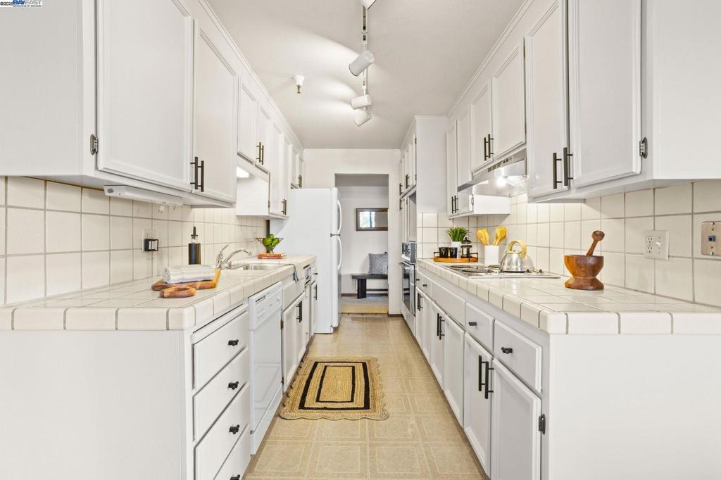 1400 Carpentier St 325