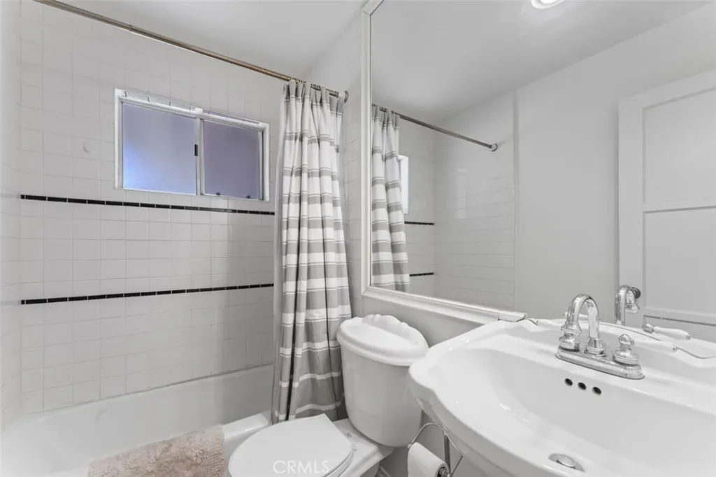 Woodland Hills, California 91367, United States, 3 Bedrooms Bedrooms, ,1 BathroomBathrooms,Residential,Active,219462