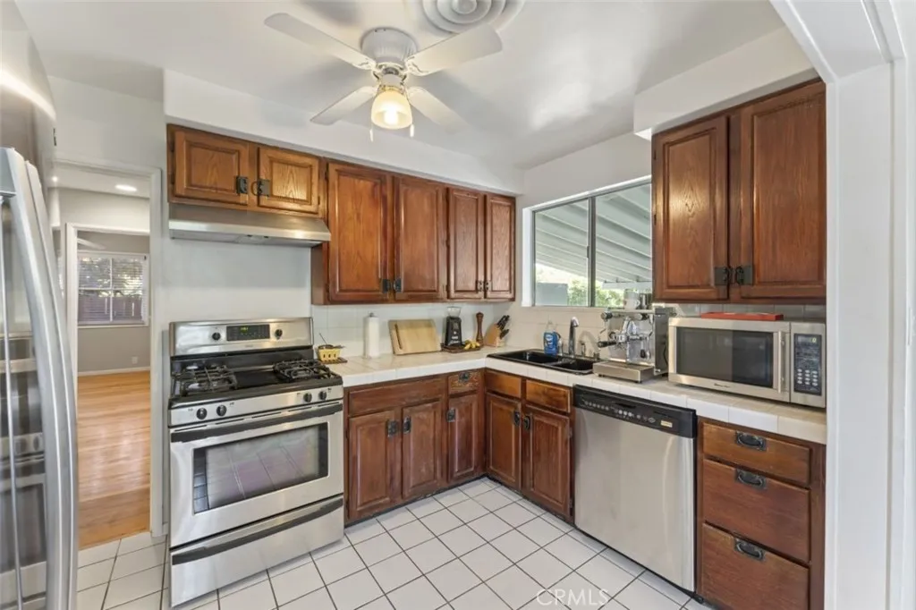 Woodland Hills, California 91367, United States, 3 Bedrooms Bedrooms, ,1 BathroomBathrooms,Residential,Active,219462