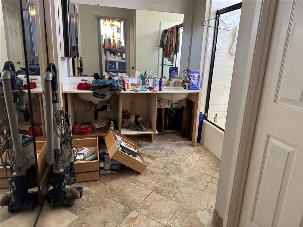 Murrieta, California 92562, United States, 4 Bedrooms Bedrooms, ,3 BathroomsBathrooms,Residential,Active,189880