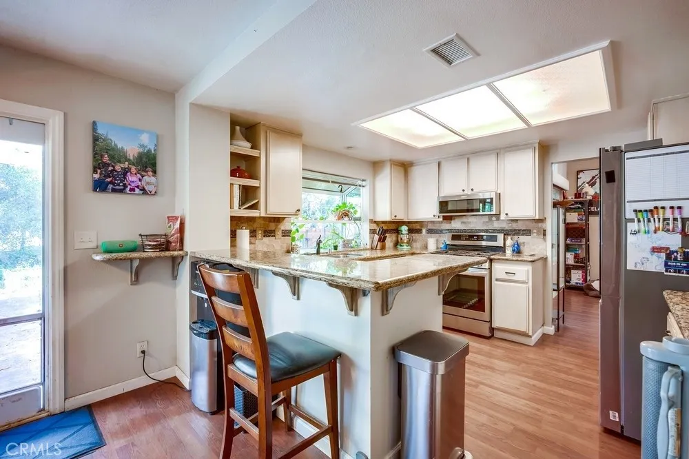 Murrieta, California 92562, United States, 4 Bedrooms Bedrooms, ,3 BathroomsBathrooms,Residential,Active,189880