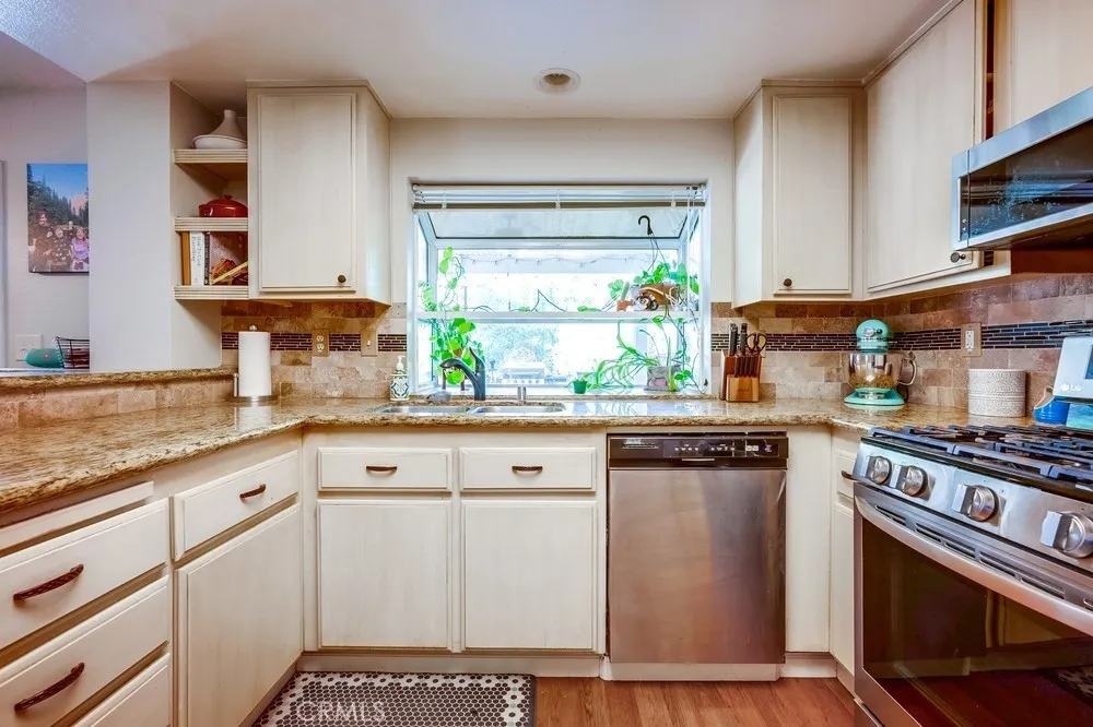 Murrieta, California 92562, United States, 4 Bedrooms Bedrooms, ,3 BathroomsBathrooms,Residential,Active,189880