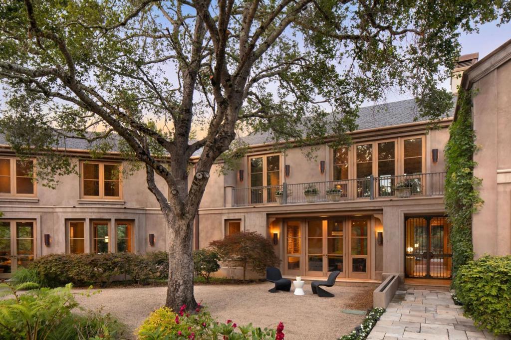 211 Winding Way