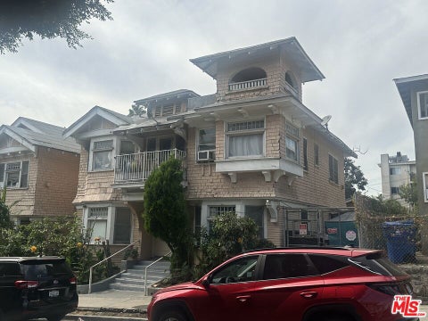 Photo of 945 S Park View Street, Los Angeles, CA 90006 (MLS # 26998963)