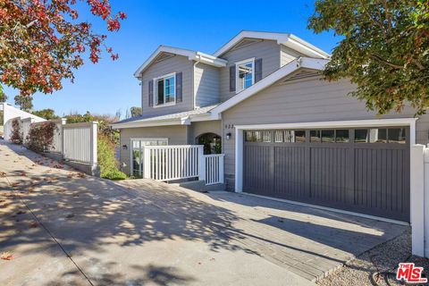 Photo of 832 LAS LOMAS Avenue, Pacific Palisades, CA 90272 (MLS # 26835881)
