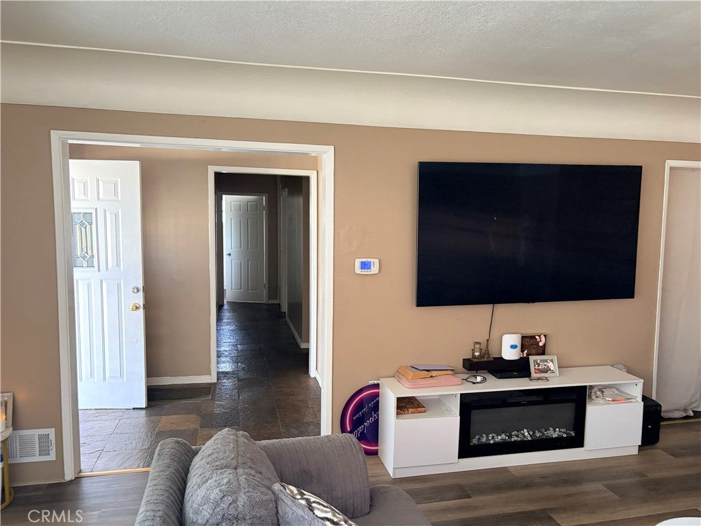 559 W 25th