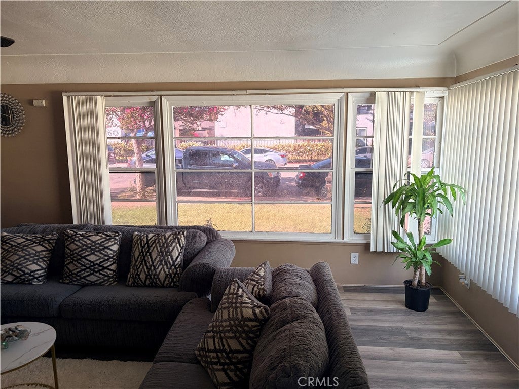 559 W 25th