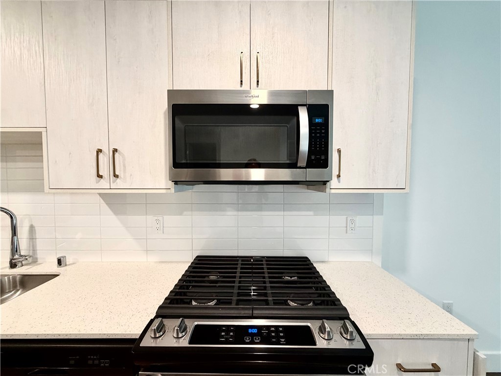 709 E Walnut Street 222