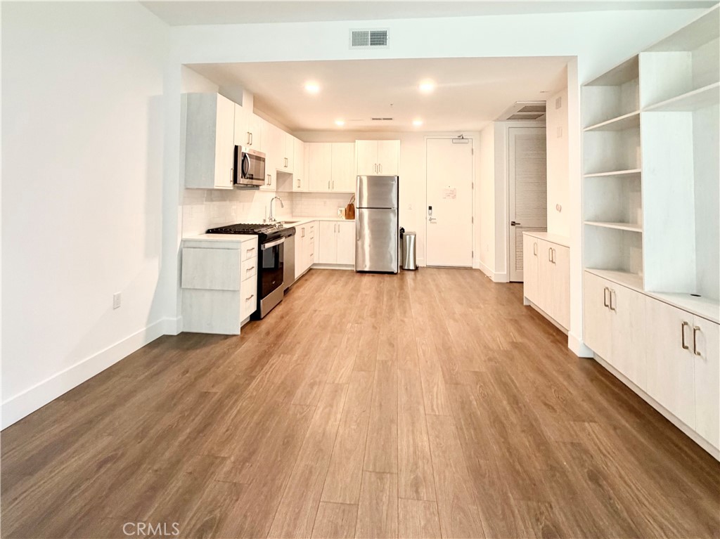 709 E Walnut Street 222